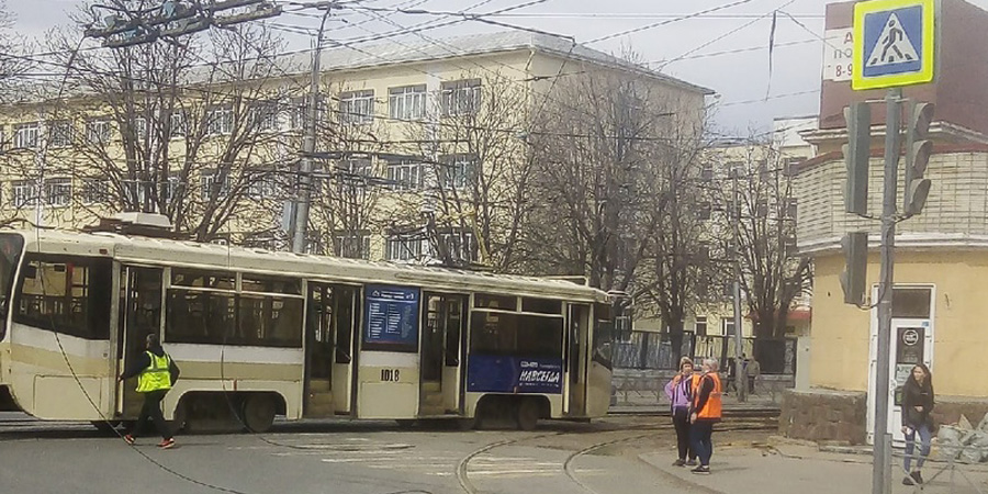 В Саратове массово встали троллейбусы и трамваи
