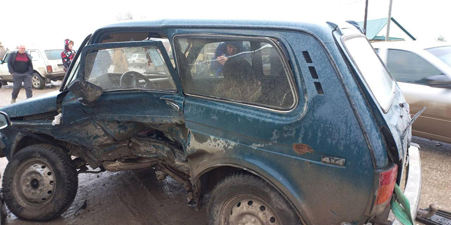В Ивантеевке женщина за рулем «Нивы» пострадала в ДТП с иномаркой