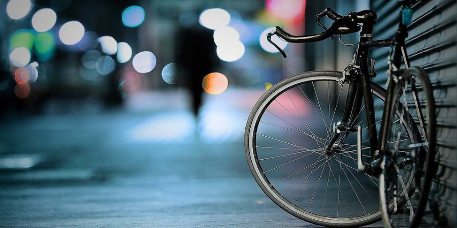 В Саратове из подъезда похитили велосипед