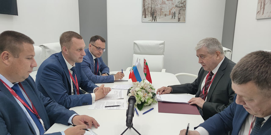 Бусаргин на ПМЭФ-2022 обсудил сотрудничество Саратовской области с Ираном и Белоруссией