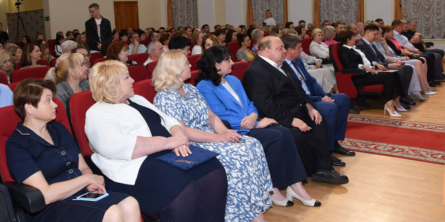 Медики СГМУ получили награды от руководства Саратовской области и региональных парламентов