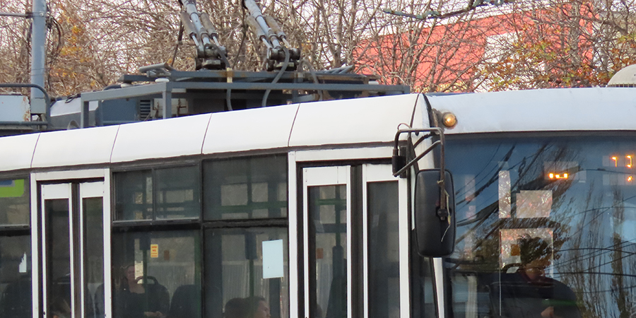В центре Саратова из-за ДТП почти 2 часа стоят троллейбусы двух маршрутов 