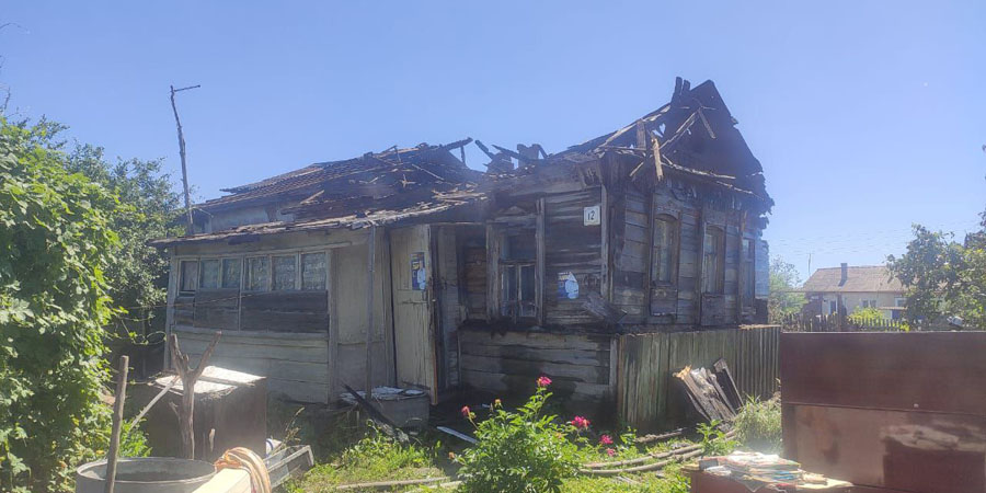 В Хвалынском районе сгорел дом на 3 квартиры