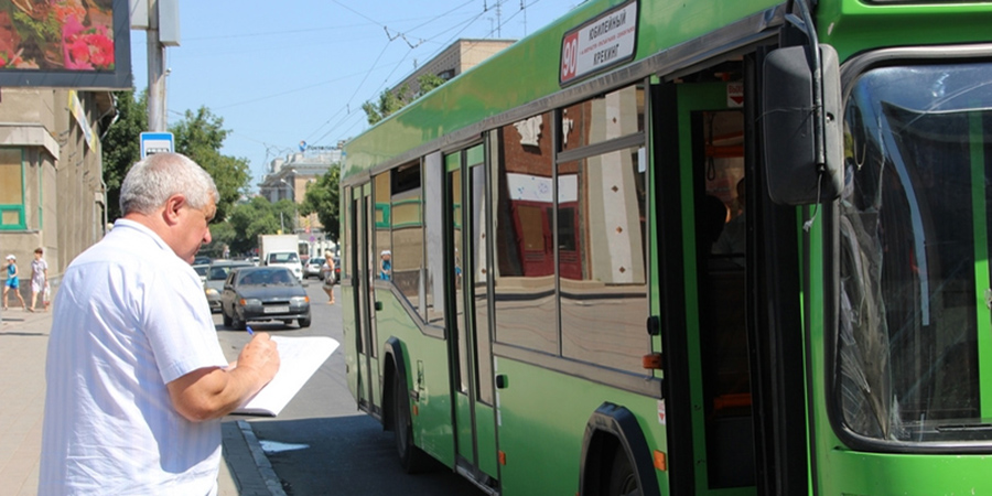В Саратове транспортное управление проведет внеплановые проверки в «грязных автобусах»