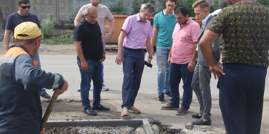 Депутаты попросили прокурора Филипенко проверить нарушения ремонта тротуаров в Петровске