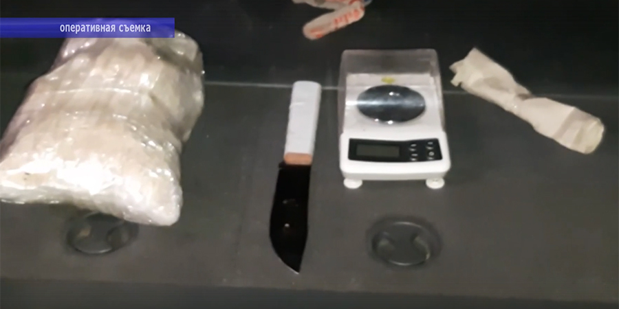 В Саратове полицейские обнаружили в «Тойоте Лэнд Крузер» более 1,2 кг наркотиков