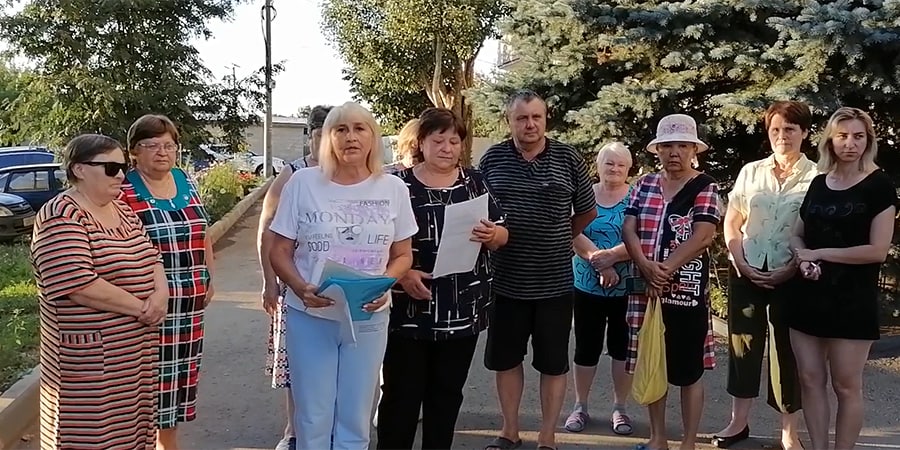 В Аткарске жители дома без канализации попросили помощи у Бусаргина