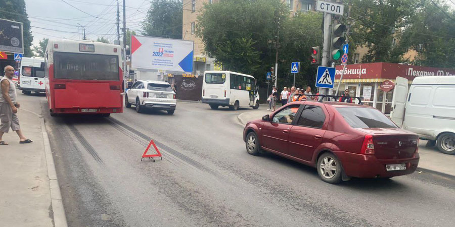 Пенсионерка скончалась в больнице после наезда автобуса на 2-й Садовой