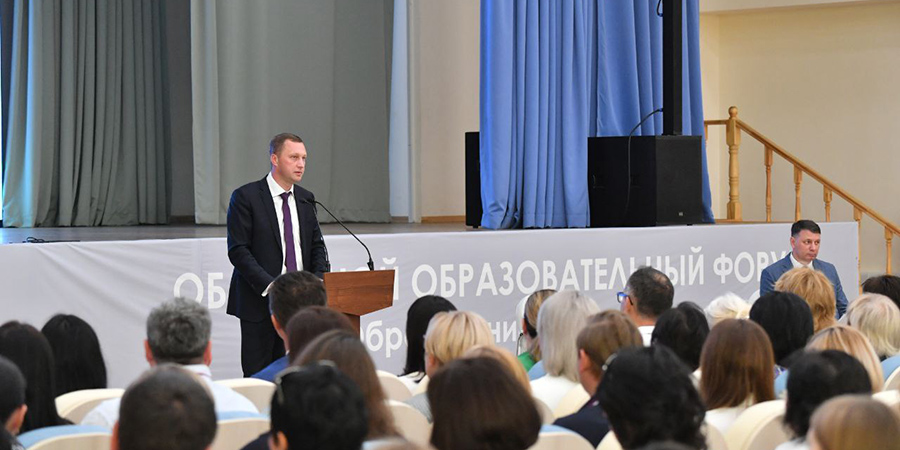Бусаргин анонсировал саратовским педагогам избавление от излишней отчетности
