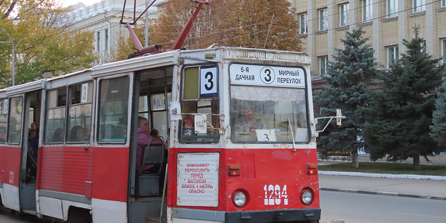 В центре Саратова массово встали трамваи и троллейбусы