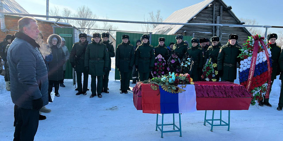 В Хвалынском районе простились с погибшим в СВО Антоном Тезиковым