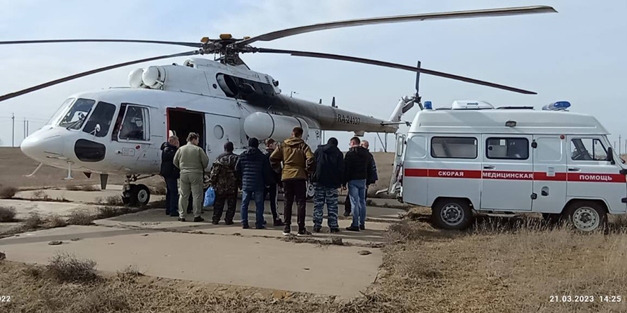 Пострадавшего в аварии госпитализировали на вертолете из Питерского района