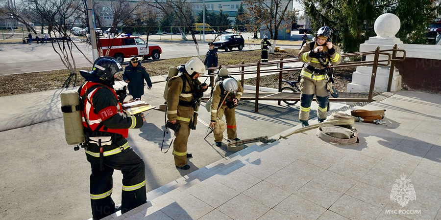 В Ивантеевке пожарные эвакуировали 74 учащихся политехнического лицея