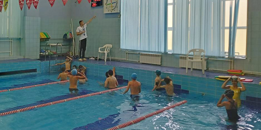 Энгельсских детей бесплатно обучают плаванию в двух бассейнах