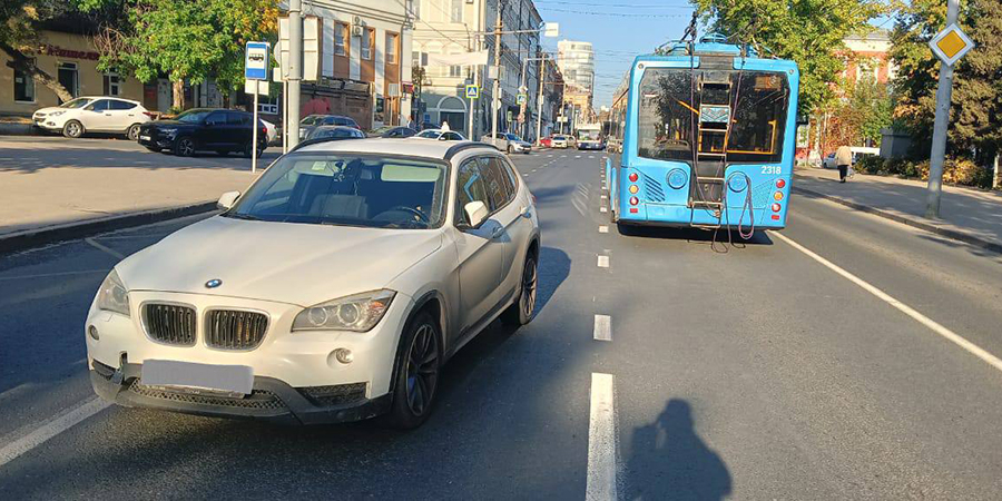 На Московской автомобиль «БМВ» сбил водителя троллейбуса