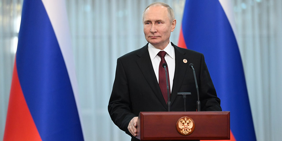 Путин поручил установить единый в России статус многодетной семьи