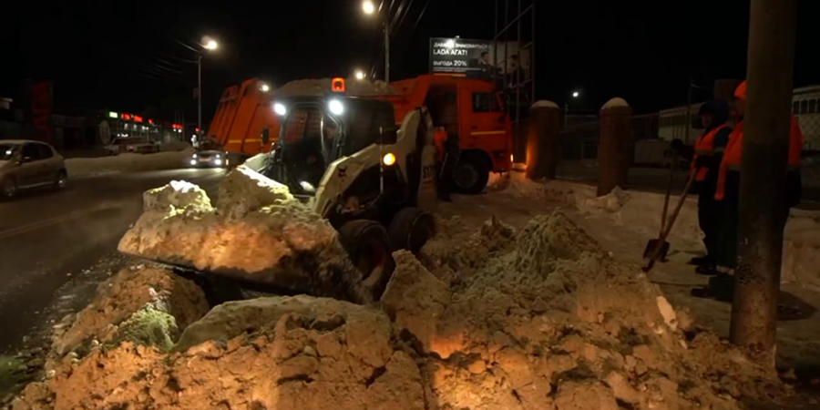 Мокроусова: Саратовские водители продолжают мешать коммунальщикам убирать снег