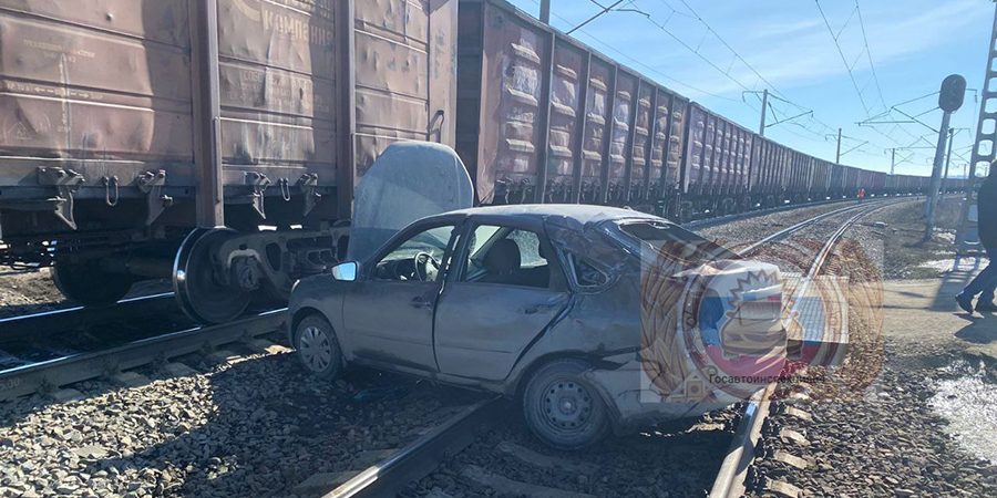 Под Аркадаком при столкновении с грузовым поездом пострадал водитель «Гранты»