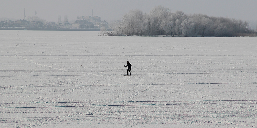 Саратовские рыбаки и лыжники после запрета продолжают выходить на лед Волги