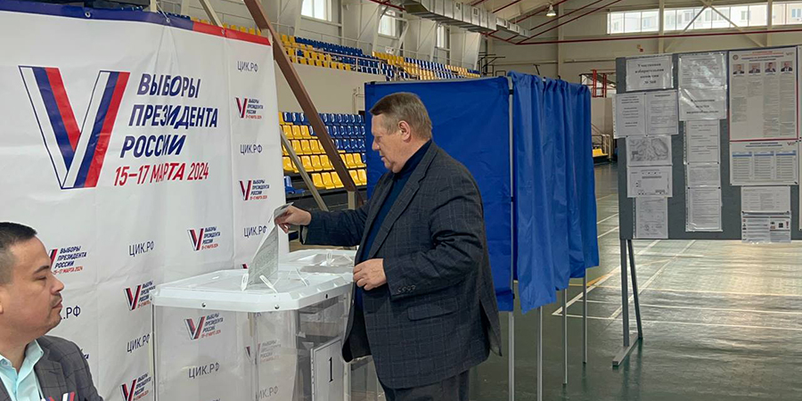 Панков на избирательном участке: Балаковцы активно идут голосовать за президента