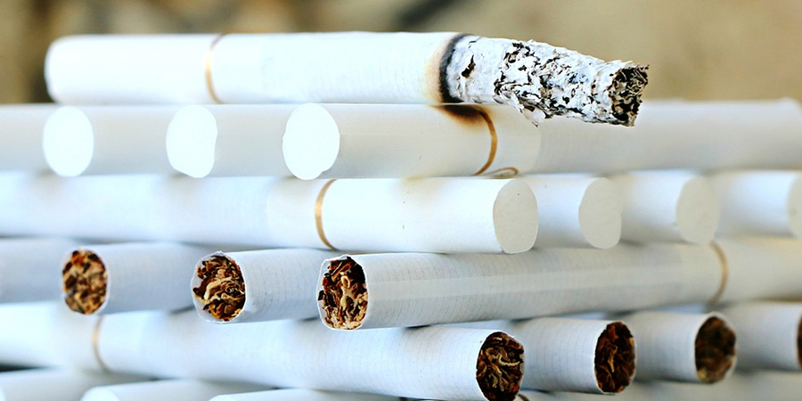 В Энгельсе приставы заставили мужчину выплатить 1 млн за контрафактный табак