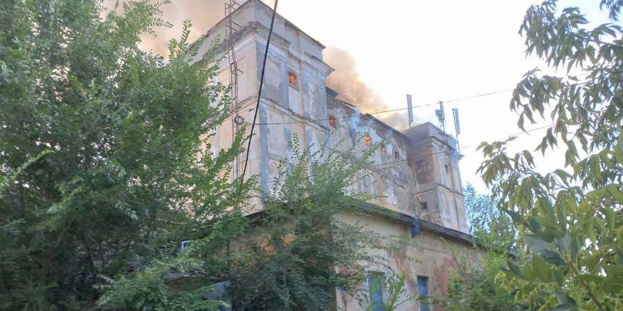 В Саратове прошли обыски по делу об уничтожении Дома офицеров в Энгельсе