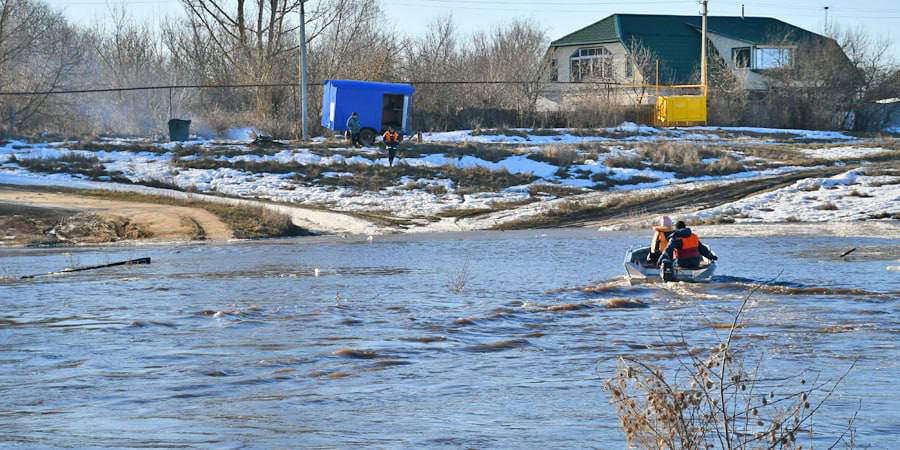 Паводок. В Саратовской области затопило 16 домов, организуют 6 лодочных переправ