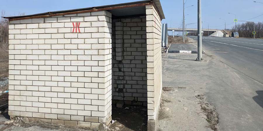 На тракте Сызрань - Волгоград в Саратовской области остаются загаженные туалеты