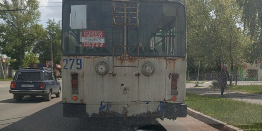 Жители Балакова жалуются на ржавые разваливающиеся троллейбусы