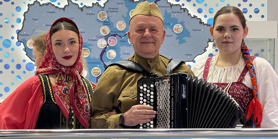 В День Победы на стенде региона звучат легендарные песни Лидии Руслановой