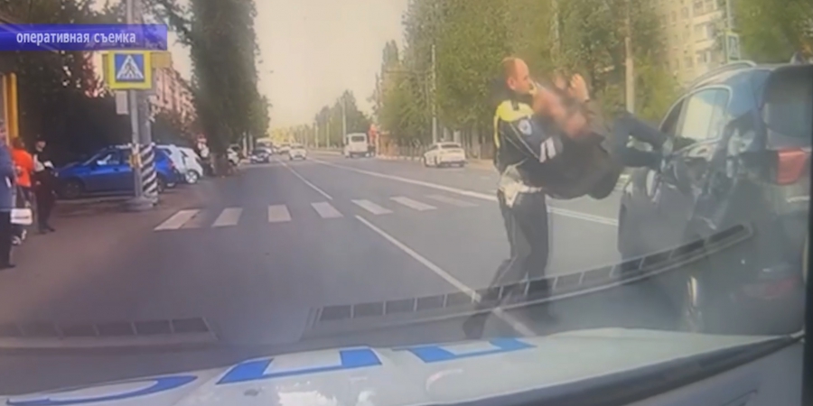 В Энгельсе пьяный водитель «Киа» протаранил авто во время полицейской погони