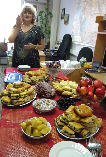 Облдеп О. Алимова прикормила журналистов. Пир во время чумы (фото).