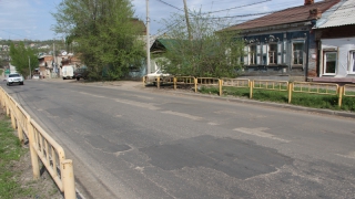 На участке улицы Чапаева дорожники устранили многочисленные ямы