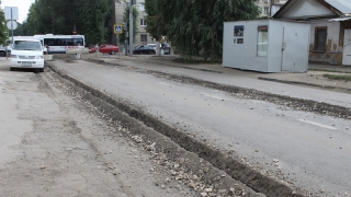 Очередная отремонтированная дорога раскопана для замены труб