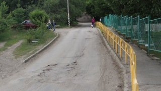 Саратовцы пожаловались на разбитую дорогу к детской инфекционной больнице