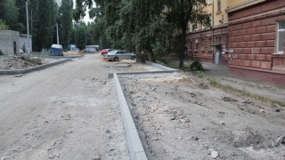 «Дорожный контроль» проинспектировал ремонтируемые дворы в Саратове