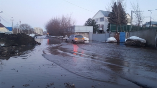 В Саратове затопило дорогу к областному перинатальному центру  