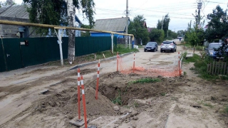 Водители вынуждены ездить по раскопам на улице Черниговской уже пятый месяц