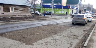 Раскопы на Пугачева затрудняют движение транспортных средств