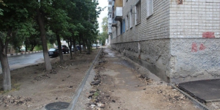 Саратовцы пожаловались на брошенный ремонт тротуаров