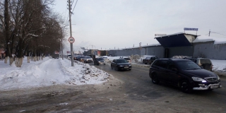 Неубранная наледь приводит к заторам на Ново-Астраханском шоссе