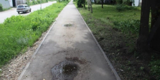 Администрация Ленинского района начала претензионную работу с подрядчиками по устранению дефектов на отремонтированных тротуарах