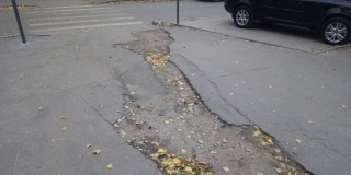Покрытие на тротуарах не восстанавливают после вскрышных работ