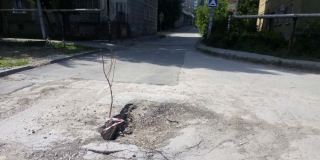 Администрация Кировского района отреагировала на появление провалов на дорогах района