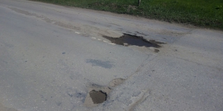 Жители Базарного Карабулака пожаловались на разбитую дорогу по улице Луговой