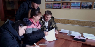 Детей-сирот в Саратовской области распределили по депутатам