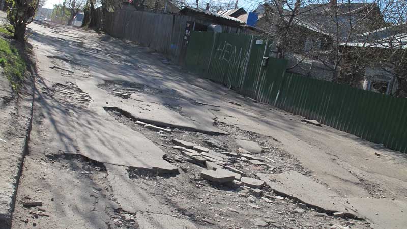 Полностью разбит. 2-й пугачевский поселок 3 линия 99. Разбитое стекло. Полностью разбит. Разбитые японские машины.