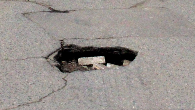 Провалился асфальт в липецке. Провал том 2. Провал на советской липецк. Провал на улице фрунзе в самаре 27 сентября 2022 года. Провал том 2.