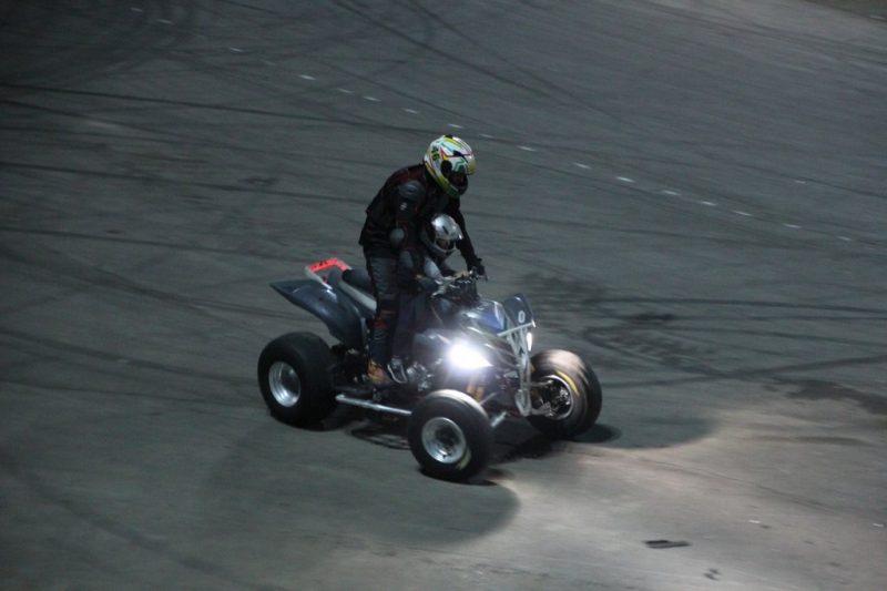 Саратовцам показали опасные трюки на автомобилях и «десятку»-трансформер