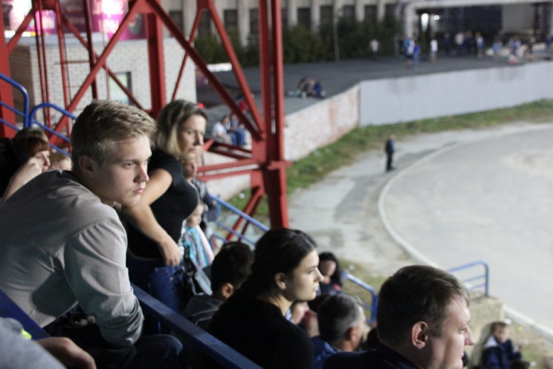 Саратовцам показали опасные трюки на автомобилях и «десятку»-трансформер